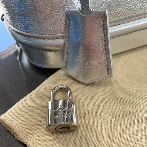 Louis Vuitton Lockit Suhali PM Leather Tote Limited Edition - Picture 7 of 10